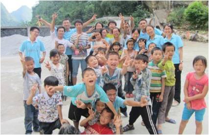 ��h������W(xu��)���������Єӡ��F�֧�̵��c�ǏV���ό����Rɽ�h��կ�l(xi��ng)¡��С�W(xu��)��7��18�գ�����?y��u)麢�ӂ��e�k��Ȥζ�\�ӕ�������������K������^��������������Ŀ������ʮ�֟������\�ӕ���Ļ��֧����c���ӂ��_�ĺ�Ӱ��