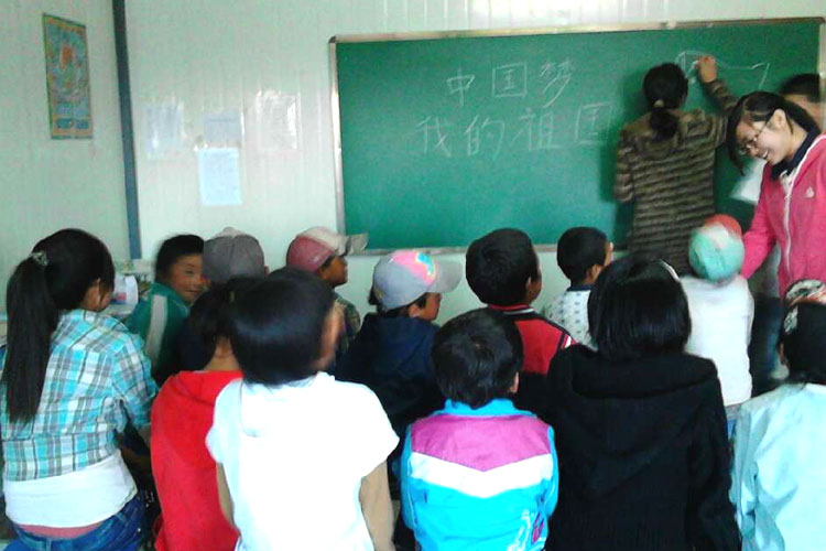 7��20������ӿƼ���W(xu��)���t�ġ�֧���(du��)�c�ຣ���Ϲ��W(xu��)У֧�̻�ӡ����c���ӹ�Ԓ���Ї������ҵ��������������e�С����ӂ��mȻ��o(j��)��С����(j��ng)�v����������Մ������������s��Ȼ��μ������顣