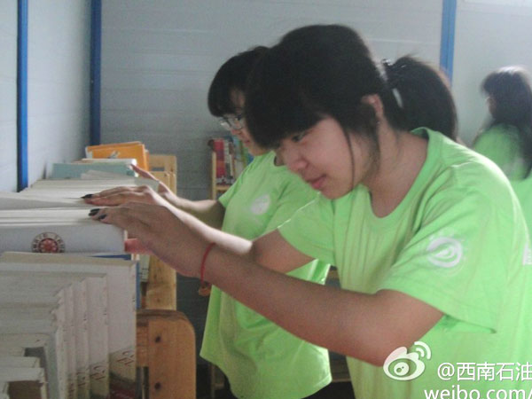 7��20�����巿����Đ��ĕ��ݽK��������ʯ�ʹ�W(xu��)У��ӛ�߈F꠆T����Ŭ���²����ꮅ���D��һ��꠆T������D���^����¶������ϲ��Ц����