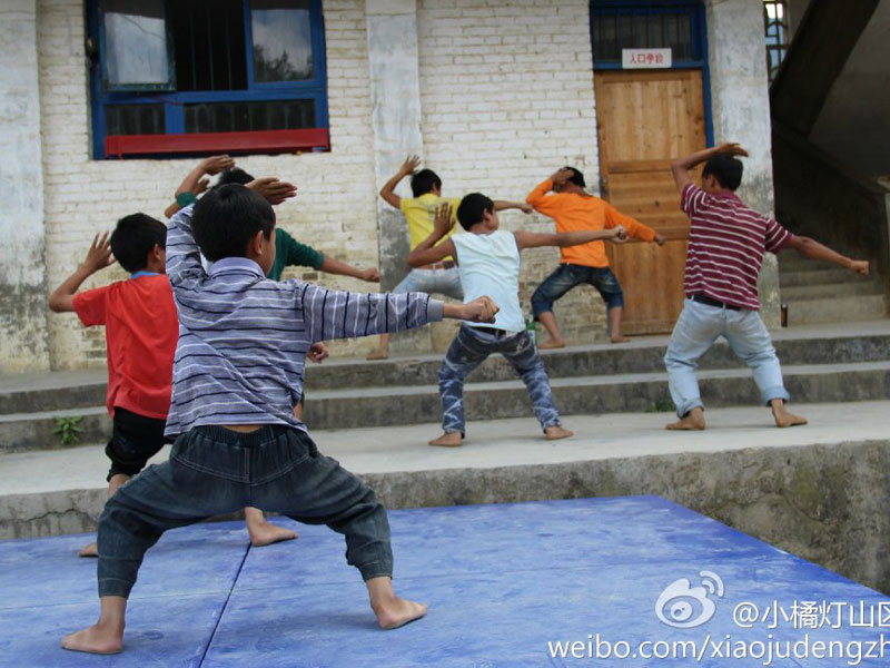 7��31������С�ٟ���ɽ�^(q��)���W����֧�����ǭ����ؑ�S�h�����l(xi��ng)����С�W����20���֧�̻�Ӽ����Y���������������ҵ�Ͷ�뵽����ˇ�R�ݵĜʂ��A�����D�麢�ӂ��ڞ�R���u�����ž���