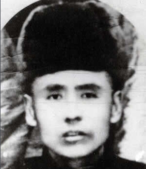 ���F÷��1893��1934�����������|����Ϫ��1931��10����Ѯ�����F÷�������|�������l(w��i)܊�����ڵ��|���P����ᶎr���f��һ�������1932��3�����|���񱊿��վȇ���ί�����F÷��|�����x��܊��28·܊˾�1934��5��30���������F÷����͢�o���I(l��ng)�Ăα��°���꠲��@��1934��9��28��ҹ�����F÷����܊�ٰ�񽵟oЧ�±�������1935�깲�a(ch��n)�h�l(f��)���ġ���һ���ԡ��У��Q���ǡ���ȇ������|������Ӣ�ۡ���1988�걻׷�J�������ʿ��2014��9��1�գ������������������ĵ�һ��300����������Ӣ�Һ�Ӣ��Ⱥ�w�����