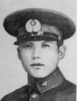 鐺��ģ�1916�꣭1937��8��17�գ����|�����(zh��n)�ˣ���܊��5���մ���w�ІT�� ����һ�ˡ���׃�����܊����У���ڮ��I(y��)��1937��8��17�գ����ٵ������Zը�Ϻ����Ĵ�·��܊�܊˾��r�����ձ�܊�֮�����ړ������C��������鐺�����������딳����┵(sh��)ʮ���ձ�ʿ���������񽵣�鐺��Ĳ������������w�ІT����֘�����������܊��֮�������һ�w�ӏ��Ԛ�ѳ����������������һ����������Ӣ����