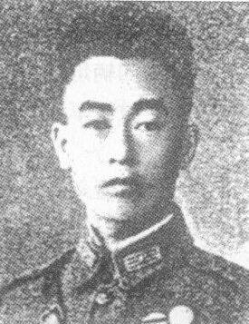 ����t��1905��9�������F��ʡ�󲨿h�ˡ�1926���������S��܊�ٌW(xu��)У��5�ڲ����ƌW(xu��)��(x��)��1937��������t�����ʲ�������������������(zh��n)��ؓ(f��)؟(z��)���ؼζ�һ�������˔��˶���M(j��n)������������(zh��n)��������t�����ʲ��D(zhu��n)�Ƶ����֮����(zh��n)���_ʼ�Γ��������܊�{(di��o)����(y��u)�ݱ�����������t�c������ʿ�����ڽ��u�I(l��ng)������t��������ʿ���c��܊����(zh��n)������ҹ�� 1939��2��������t�����ʲ�������𣨲����䣨������·������܊�������Ď��F(tu��n)����(zh��n)�������ұ��������У�����ѳ����