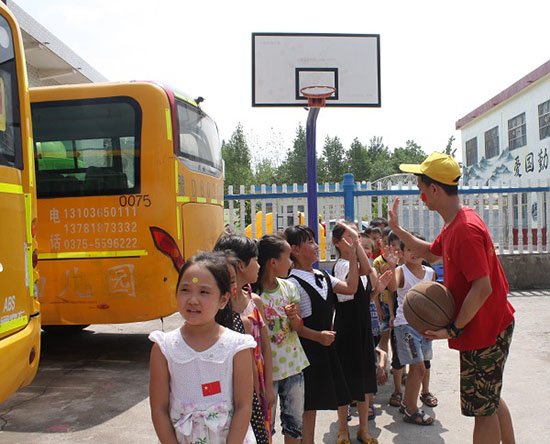 ���Ϲ��I(y��)��W(xu��)��(j��ng)��(j��)�Q(m��o)�׌W(xu��)Ժ����ϵ�P�h�������ж����������(hu��)��(sh��)�`�(du��)������ʡƽ�ɽ���P�hѦ���(zh��n)���Ӝϴ���ӢС�W(xu��)�_չ֧�̻��(d��ng)���e�k��ӢС�W(xu��)��һ��Ȥζ�\(y��n)��(d��ng)��(hu��)��׌�W(xu��)���w��(hu��)�W��ƥ�˾��񡣈D��־Ը�߽o�W(xu��)���ĄŃ�������