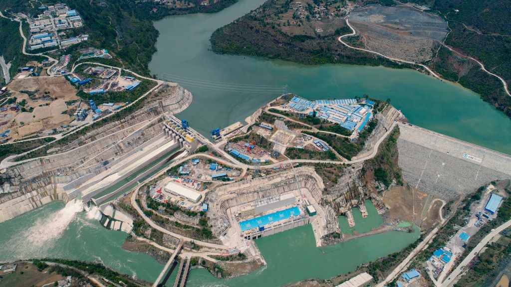 中巴經(jīng)濟(jì)走廊首個水電項(xiàng)目——巴基斯坦卡洛特水電站。（三峽集團(tuán)供圖）